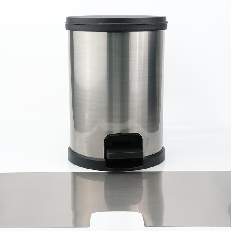 Acuan Suntikan Tong Sampah Dalam Label Acuan